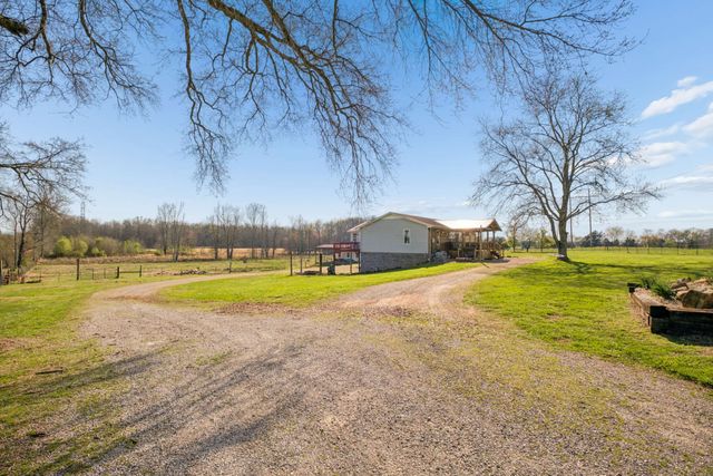 324 Laster Holman Rd, Decherd, TN 37324