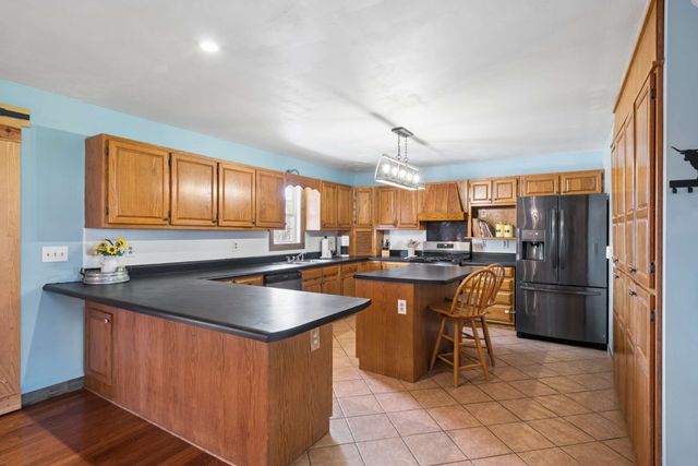 324 Laster Holman Rd, Decherd, TN 37324