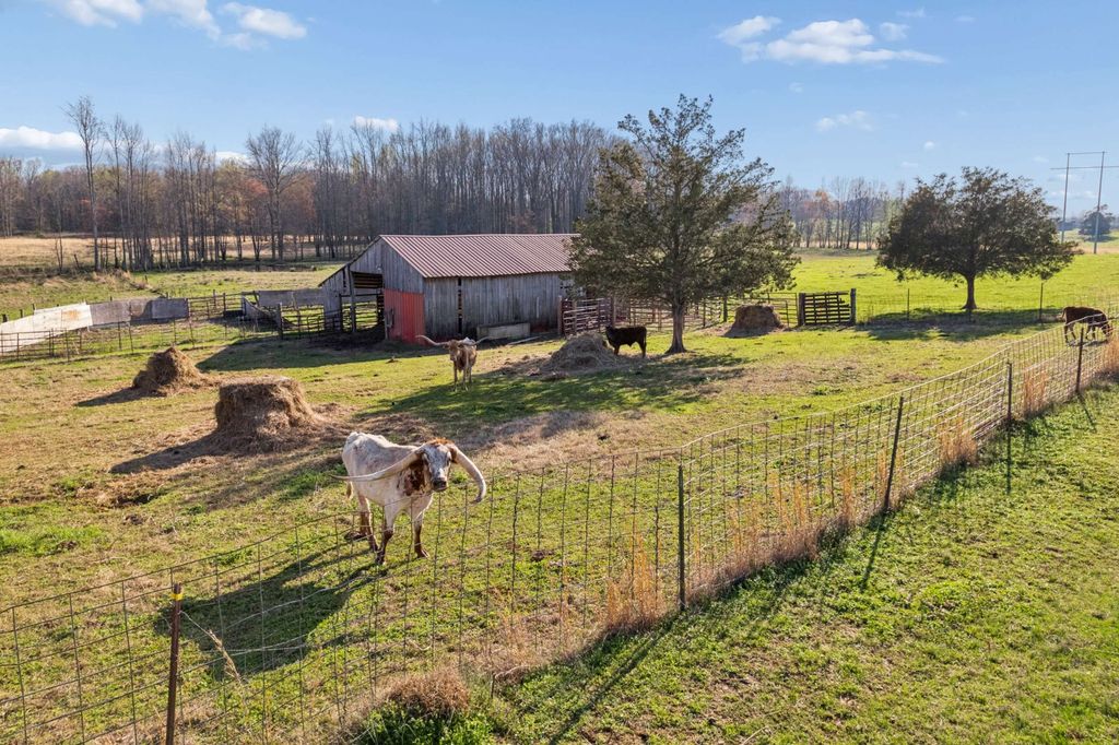 324 Laster Holman Rd, Decherd, TN 37324