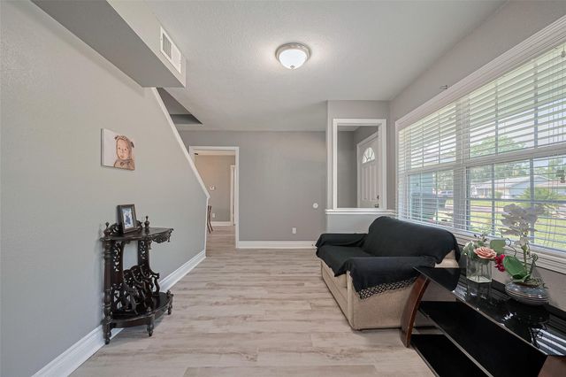 5822 Shurmard Drive, Houston, TX 77092