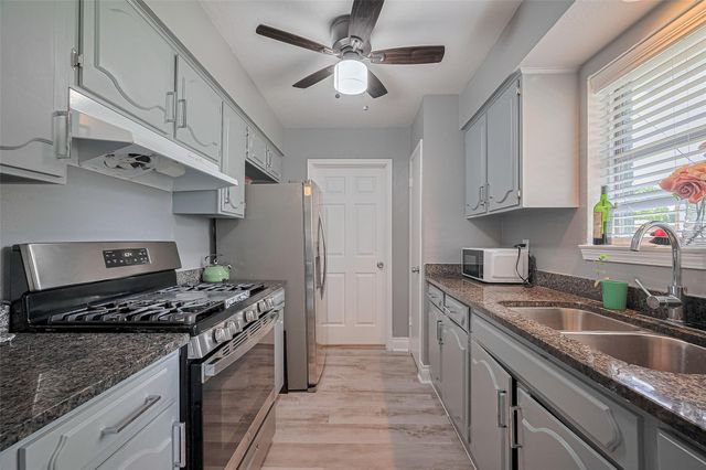 5822 Shurmard Drive, Houston, TX 77092