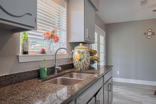 5822 Shurmard Drive, Houston, TX 77092