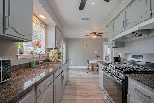 5822 Shurmard Drive, Houston, TX 77092
