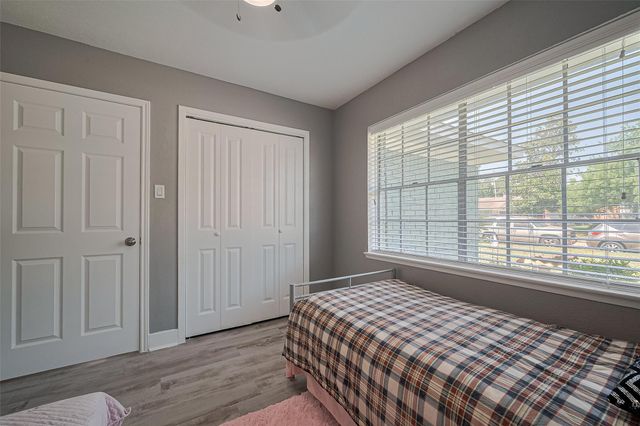 5822 Shurmard Drive, Houston, TX 77092