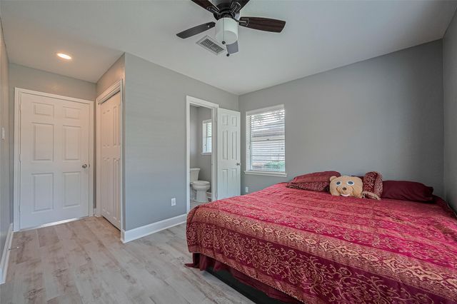 5822 Shurmard Drive, Houston, TX 77092