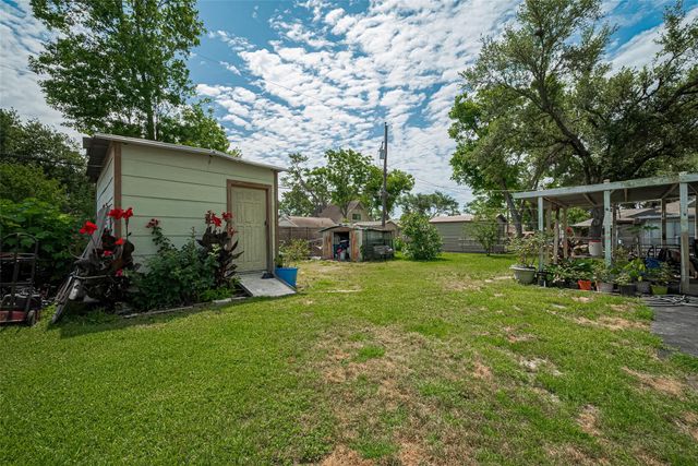 5822 Shurmard Drive, Houston, TX 77092