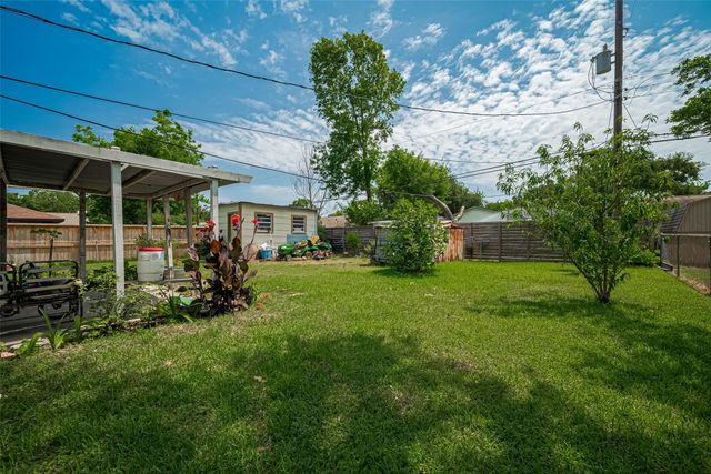 5822 Shurmard Drive, Houston, TX 77092
