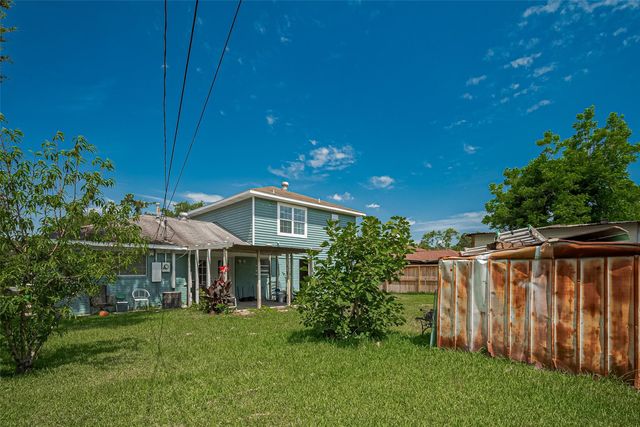 5822 Shurmard Drive, Houston, TX 77092