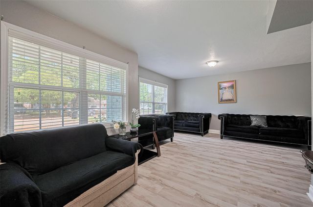 5822 Shurmard Drive, Houston, TX 77092