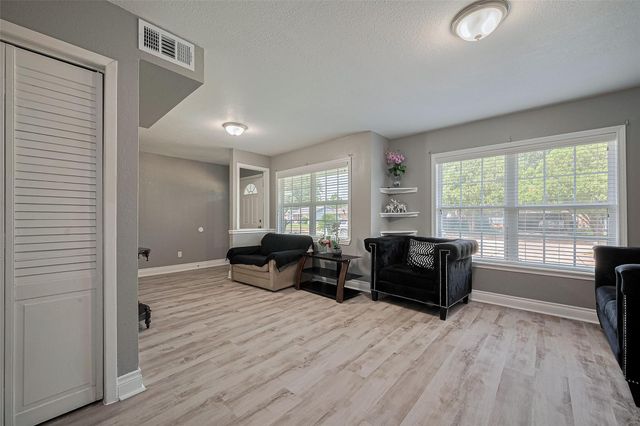 5822 Shurmard Drive, Houston, TX 77092