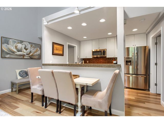 1719 Nw MILLER HILL Ct, Portland, OR 97229