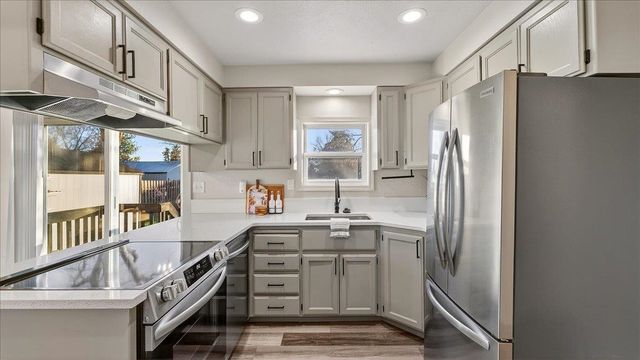 107 W Moore Ave, Deer Park, WA 99006