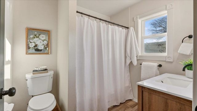 107 W Moore Ave, Deer Park, WA 99006