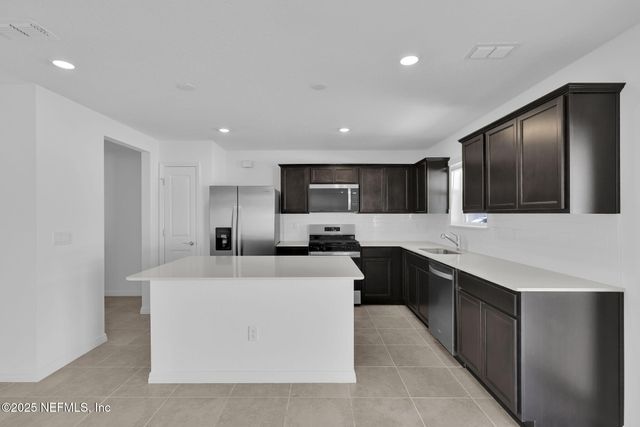 5507 LONGFIN Court, Jacksonville, FL 32244