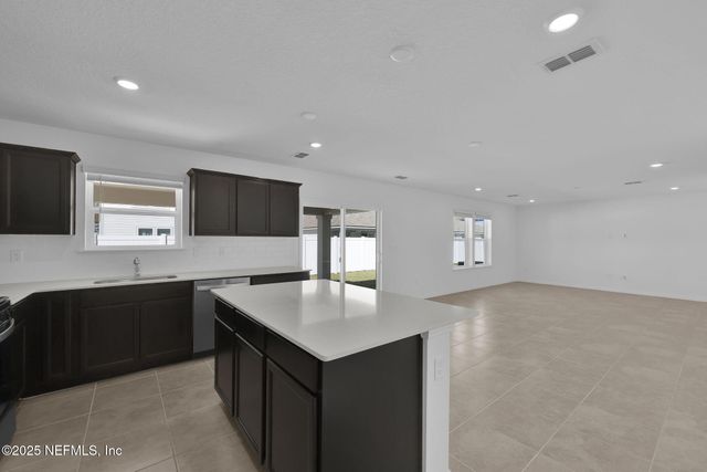 5507 LONGFIN Court, Jacksonville, FL 32244