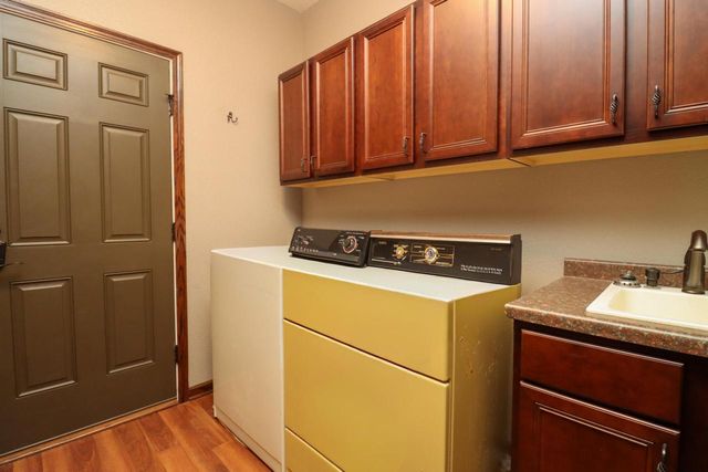 W245N2799 Single Tree DRIVE, Pewaukee, WI 53072