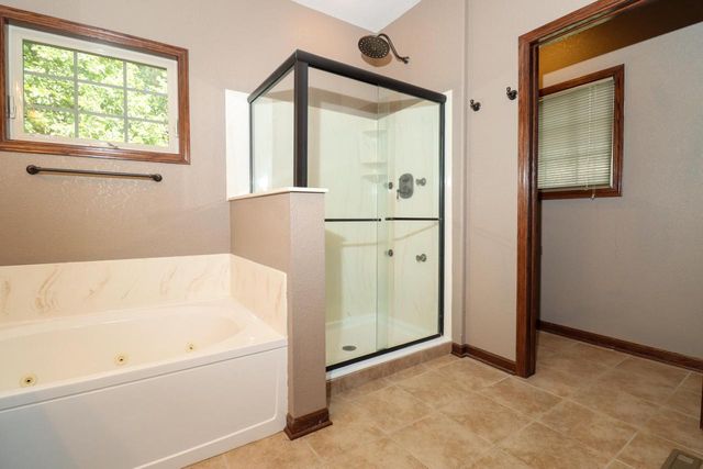 W245N2799 Single Tree DRIVE, Pewaukee, WI 53072