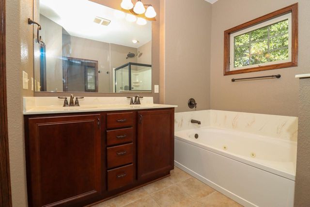 W245N2799 Single Tree DRIVE, Pewaukee, WI 53072