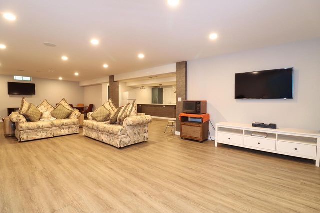 W245N2799 Single Tree DRIVE, Pewaukee, WI 53072