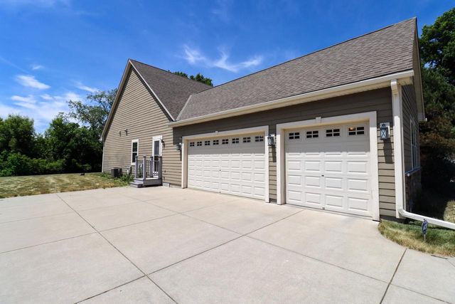 W245N2799 Single Tree DRIVE, Pewaukee, WI 53072