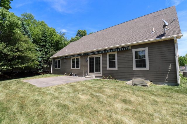 W245N2799 Single Tree DRIVE, Pewaukee, WI 53072