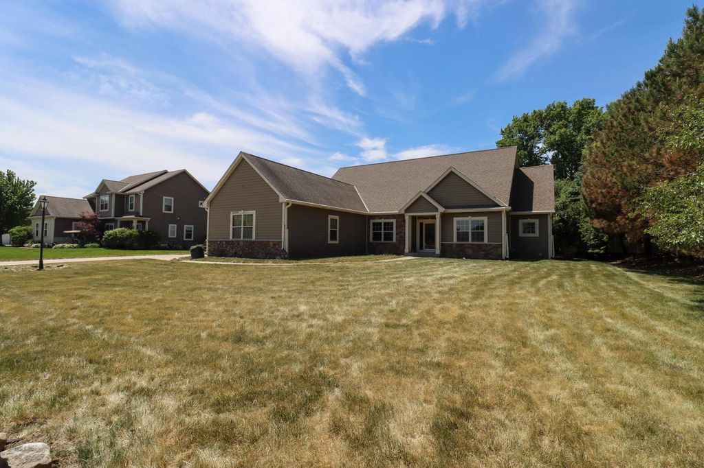W245N2799 Single Tree DRIVE, Pewaukee, WI 53072