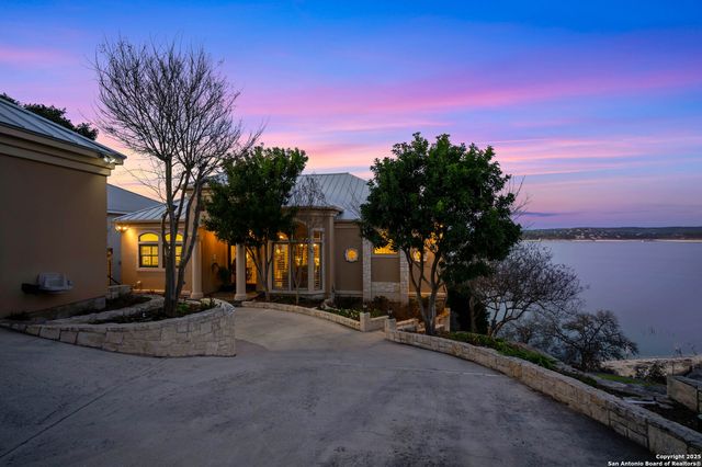 985 Janet, Canyon Lake, TX 78133