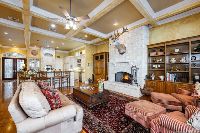 985 Janet, Canyon Lake, TX 78133