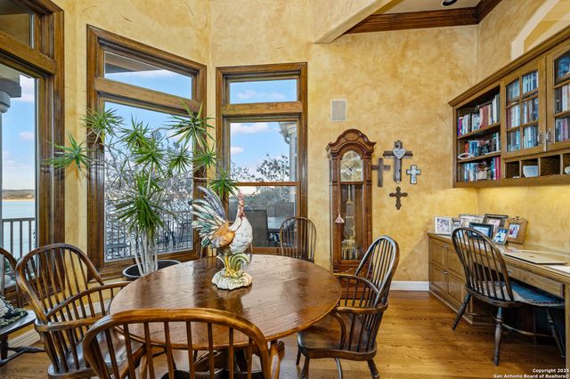 985 Janet, Canyon Lake, TX 78133