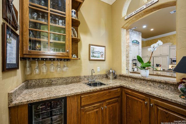 985 Janet, Canyon Lake, TX 78133