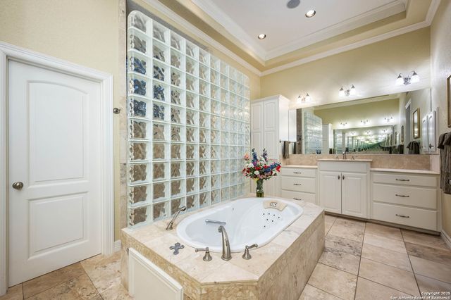 985 Janet, Canyon Lake, TX 78133