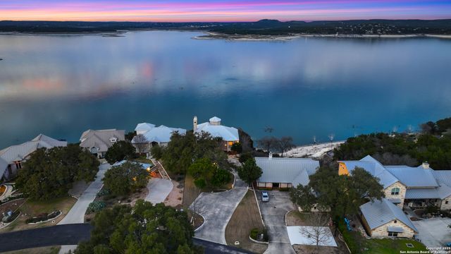 985 Janet, Canyon Lake, TX 78133