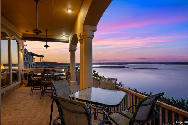 985 Janet, Canyon Lake, TX 78133