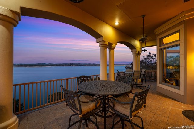 985 Janet, Canyon Lake, TX 78133