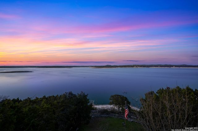 985 Janet, Canyon Lake, TX 78133