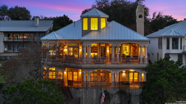 985 Janet, Canyon Lake, TX 78133