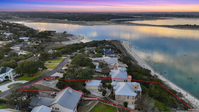 985 Janet, Canyon Lake, TX 78133