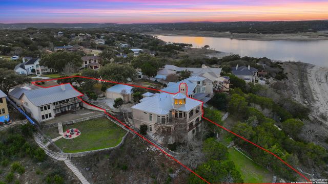985 Janet, Canyon Lake, TX 78133