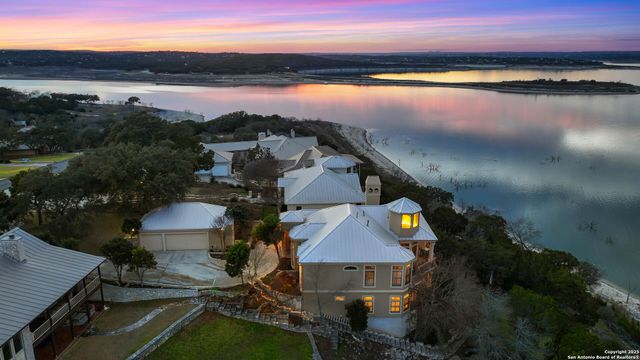 985 Janet, Canyon Lake, TX 78133