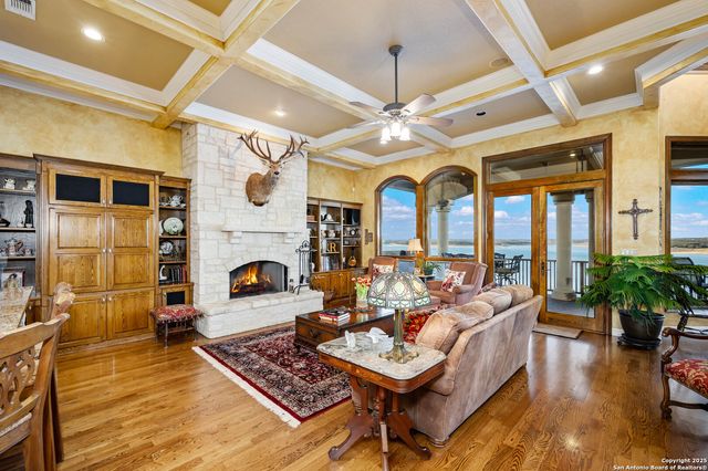 985 Janet, Canyon Lake, TX 78133