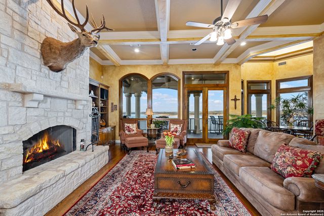 985 Janet, Canyon Lake, TX 78133