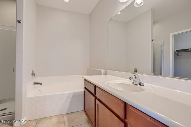 8253 W Razorbill Drive, Tucson, AZ 85757