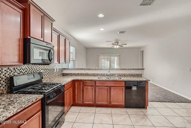 8253 W Razorbill Drive, Tucson, AZ 85757