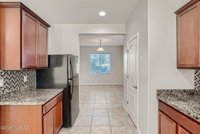 8253 W Razorbill Drive, Tucson, AZ 85757