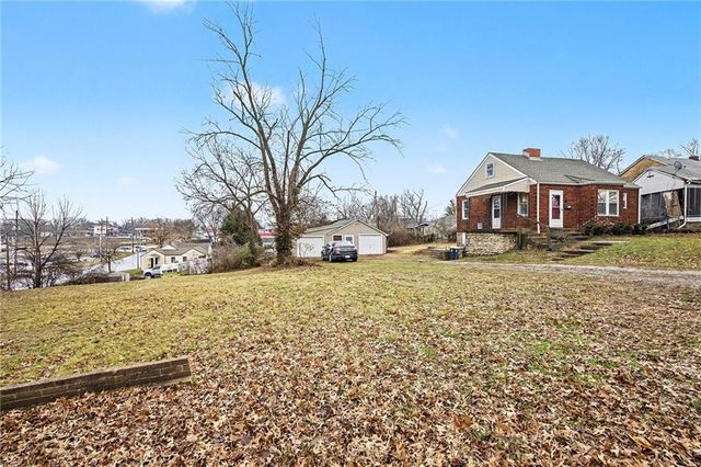 5131 N Lister Avenue, Kansas City, MO 64119