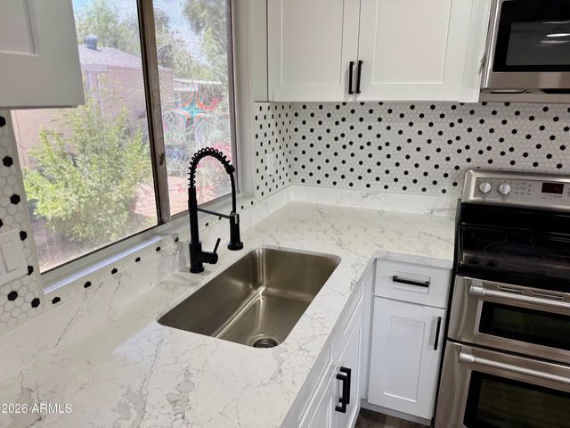 8601 N 71ST Avenue 117, Glendale, AZ 85301