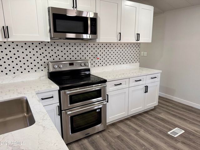 8601 N 71ST Avenue 117, Glendale, AZ 85301