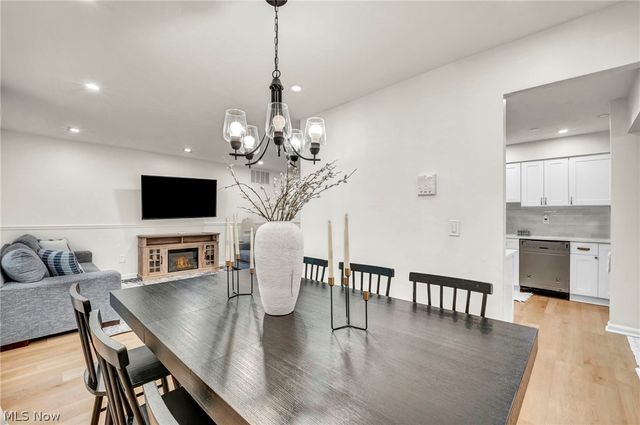 4779 Columbia Road 102, North Olmsted, OH 44070