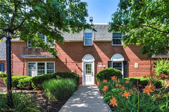 4779 Columbia Road 102, North Olmsted, OH 44070