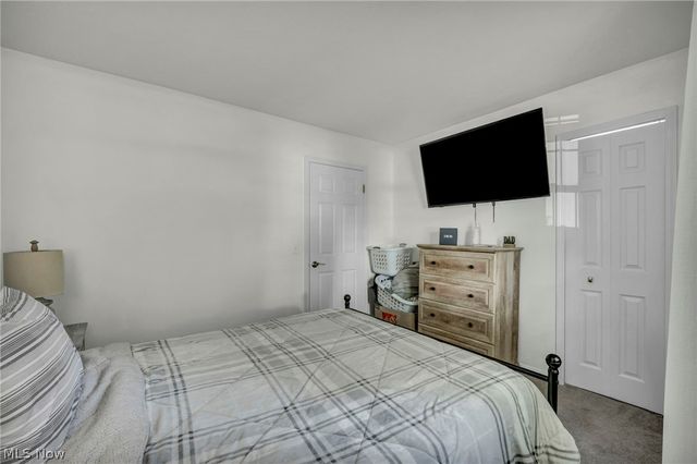 4779 Columbia Road 102, North Olmsted, OH 44070